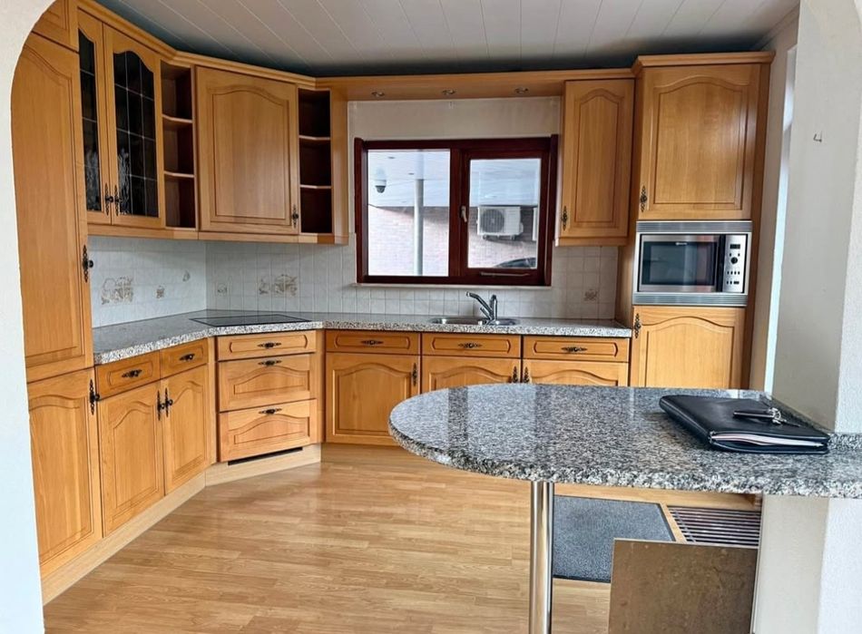 Кухня изработена от дъб