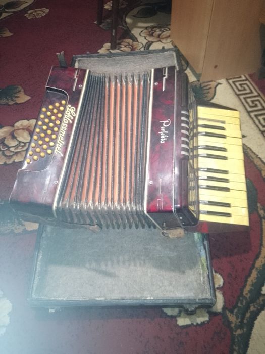 Аккордеон б/у нет одной клавиши