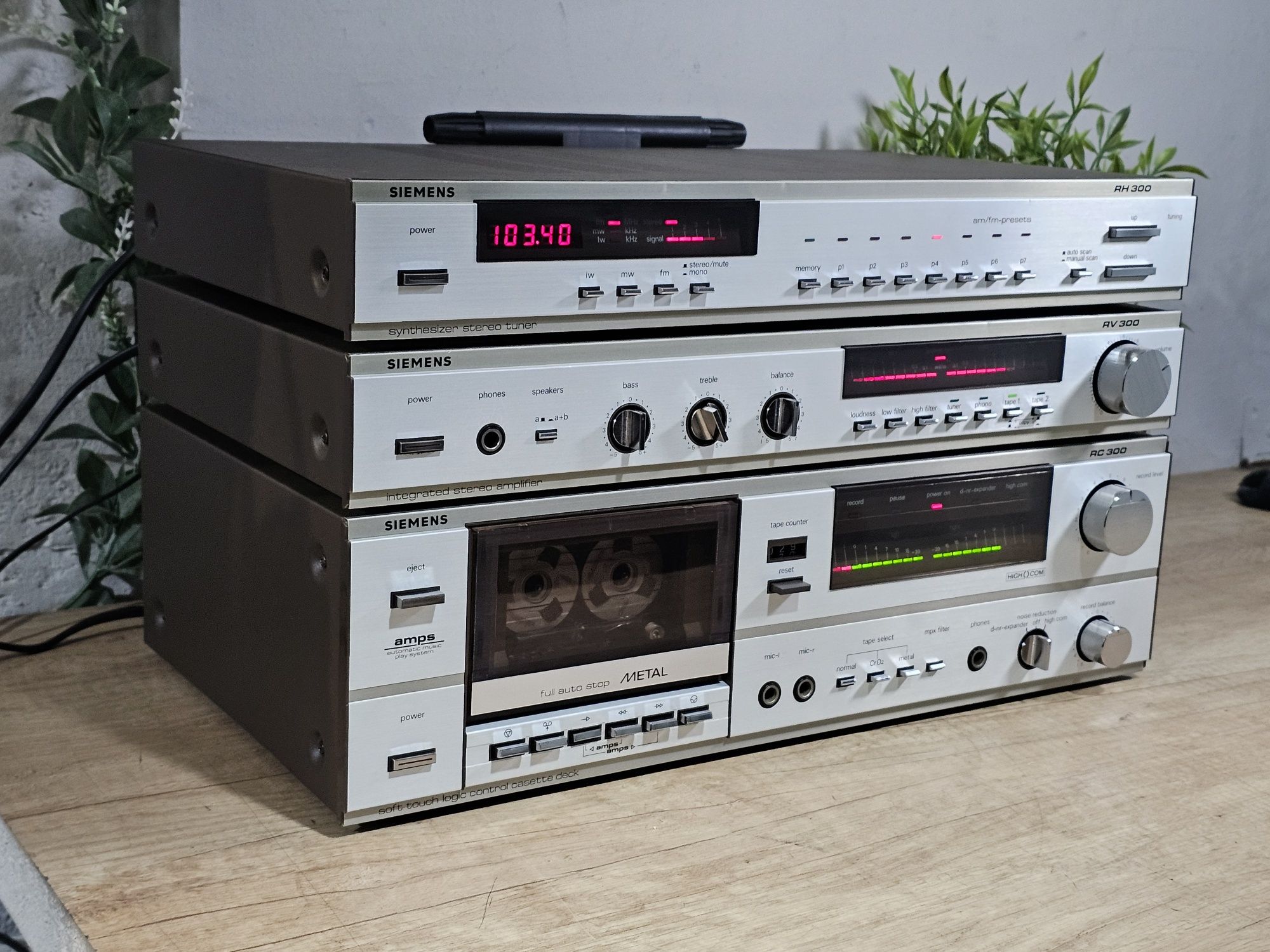 Linie audio SIEMENS ,amplificator RV-300, tuner RH-300, deck RC-300