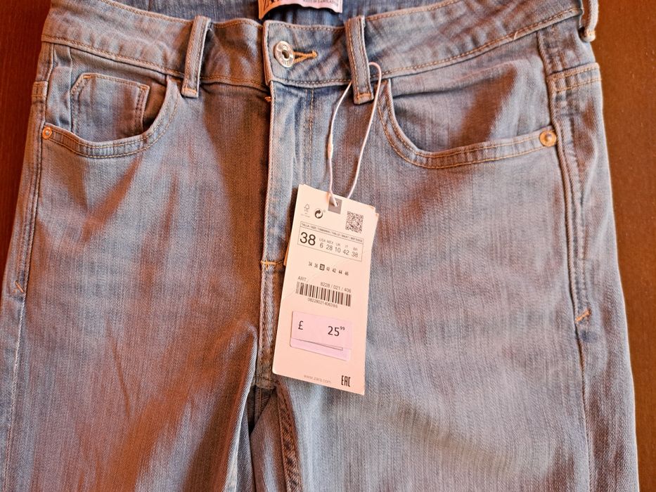 Светло сини дънки на ZARA