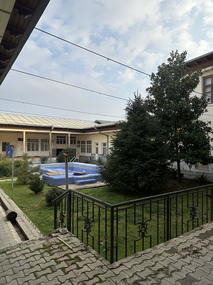 Nazarbek 12 sotix uy sotiladi