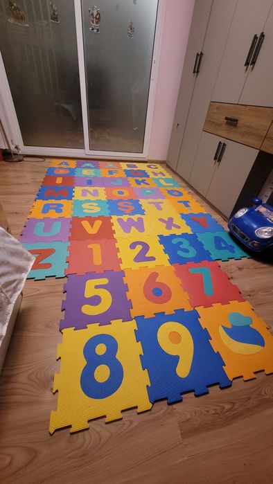 Covor puzzle 41 piese 32/32 cm