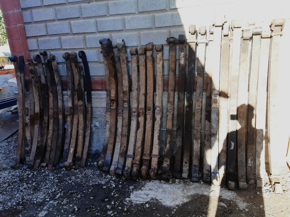 Рессоры. Рессор на Мерседес. Бампер. Блок. Мотор. Мост. Генератор. Бак