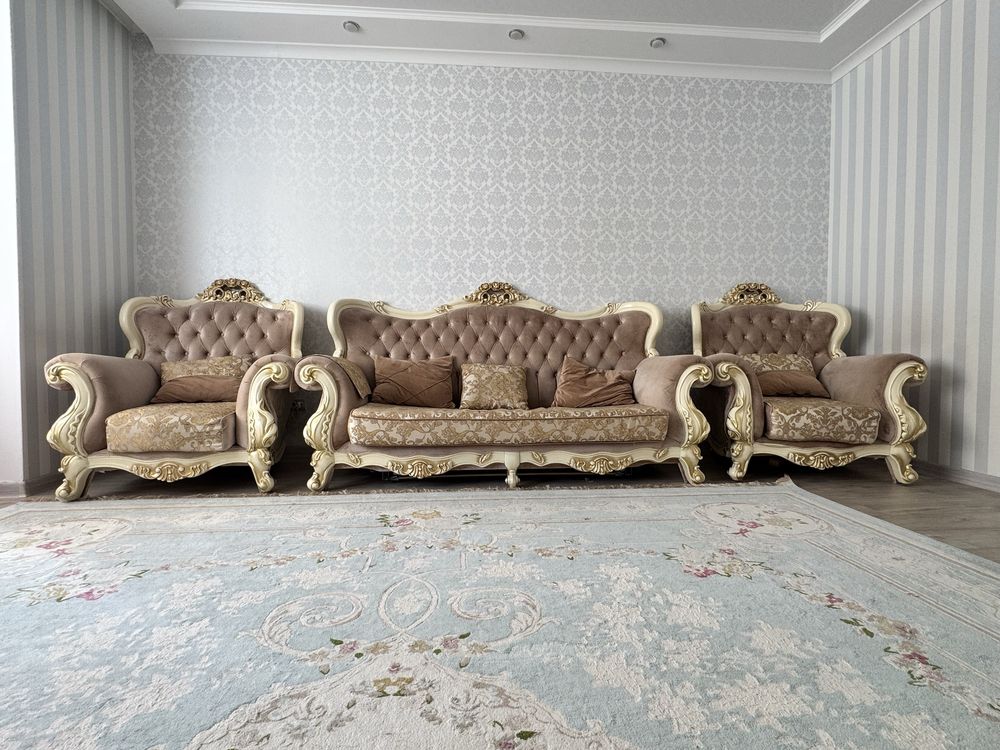 Продам диван с креслами