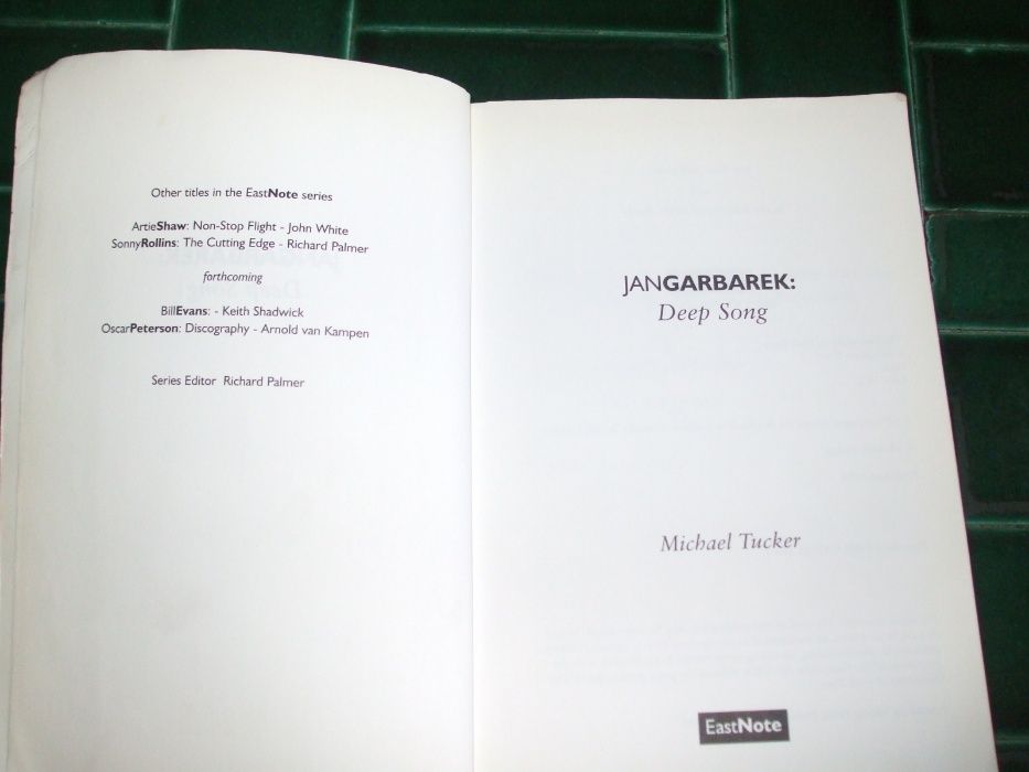 Cartea muzicianului de jazz Jan Garbarek_"Deep Song"_în limba engleză