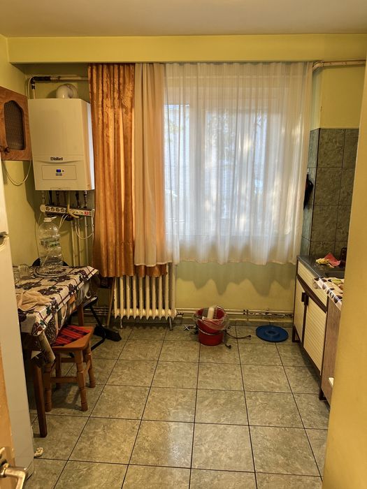 Inchiriez apartament 3 camere