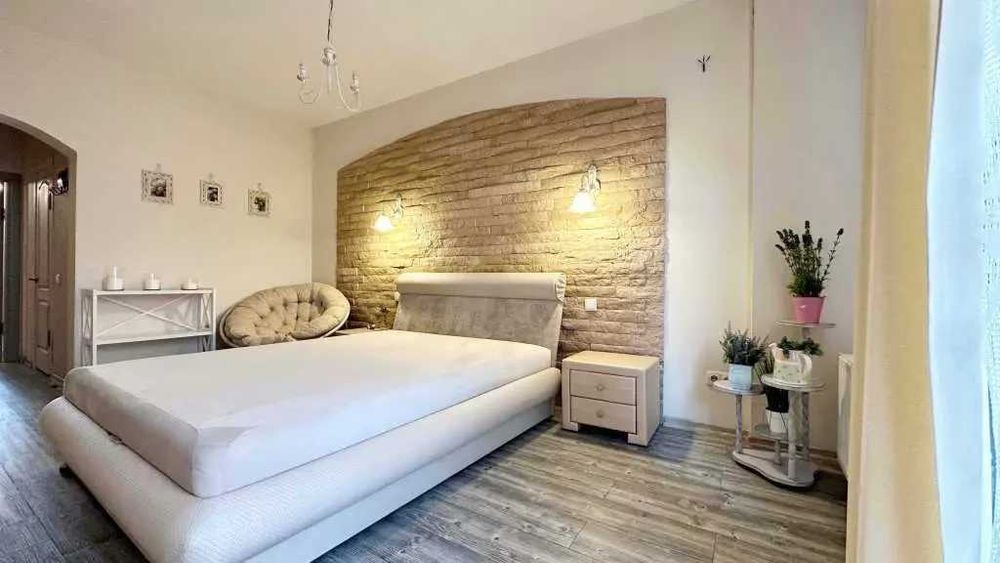 Дава се под наем Тристаен апартамент в София, Център - 90 кв.м за 510 € - Снимка #2