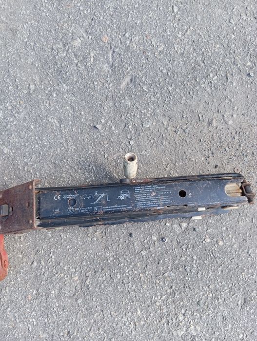 Продам оригинальный родной домкрат на а/м БМВ -Е-39.-5000 ТГ.