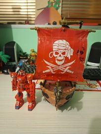 Пиратски кораб +подарък пират