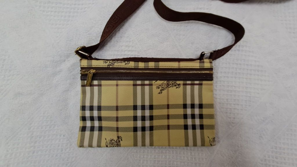 Gentuță Burberry,  tip poștaș