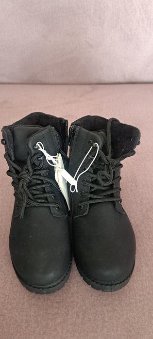 Vând ghetuțe unisex