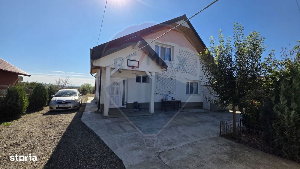Casă / Vilă cu 4 camere de vânzare