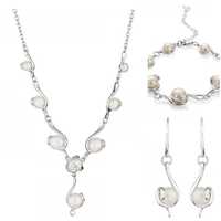 Продавам нов комплект с бели перли на Swan pearls-колие,гривна и обеци