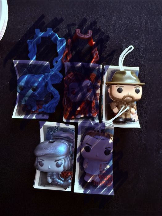 Фигурка Kinder очень странный дела