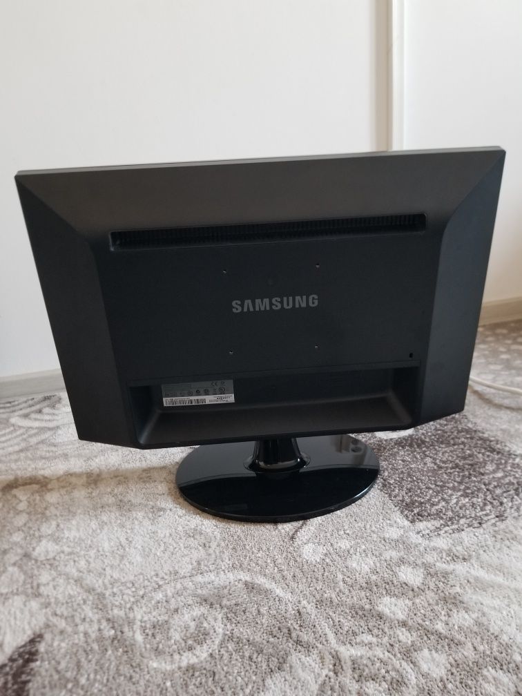 Monitor LCD Samsung SyncMaster 2253LW, 21.6" Wide , Glossy Black