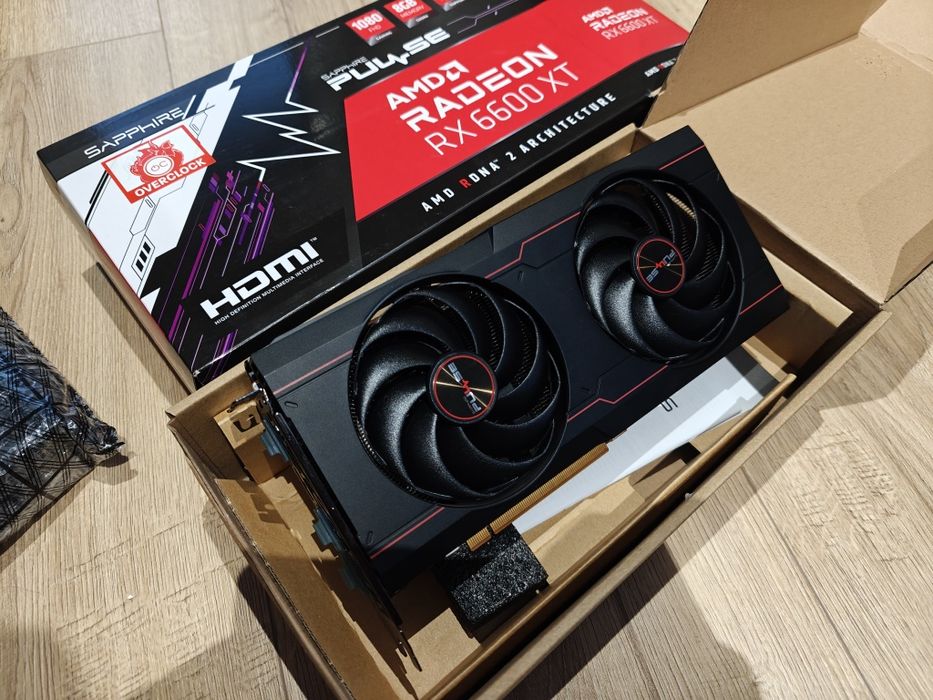 Placa video gaming RX 6600 XT 8GB, similar cu RTX 3060