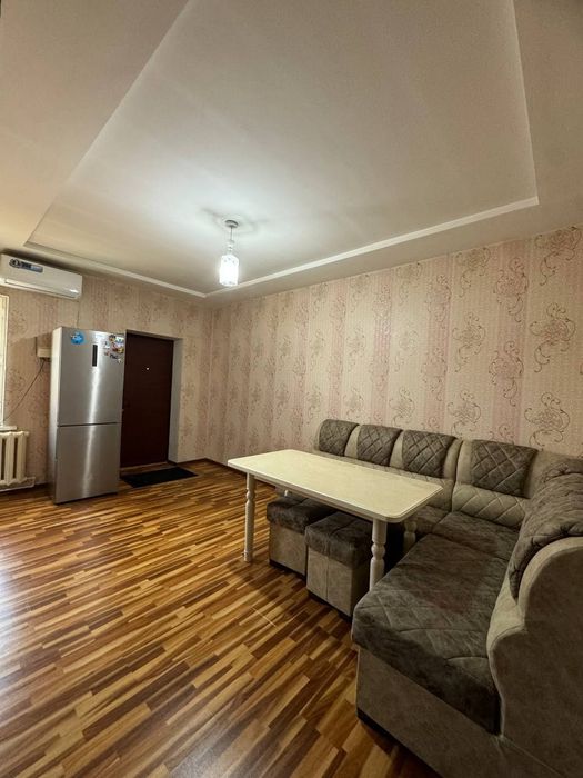 Srochno Qorasuv-6 da 2 xonali uy sotiladi.