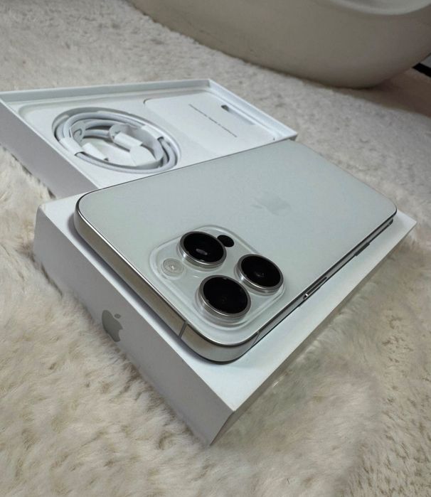 iPhone 15 Pro Max 256gb sau schimb cu Samsung S24 Ultra .