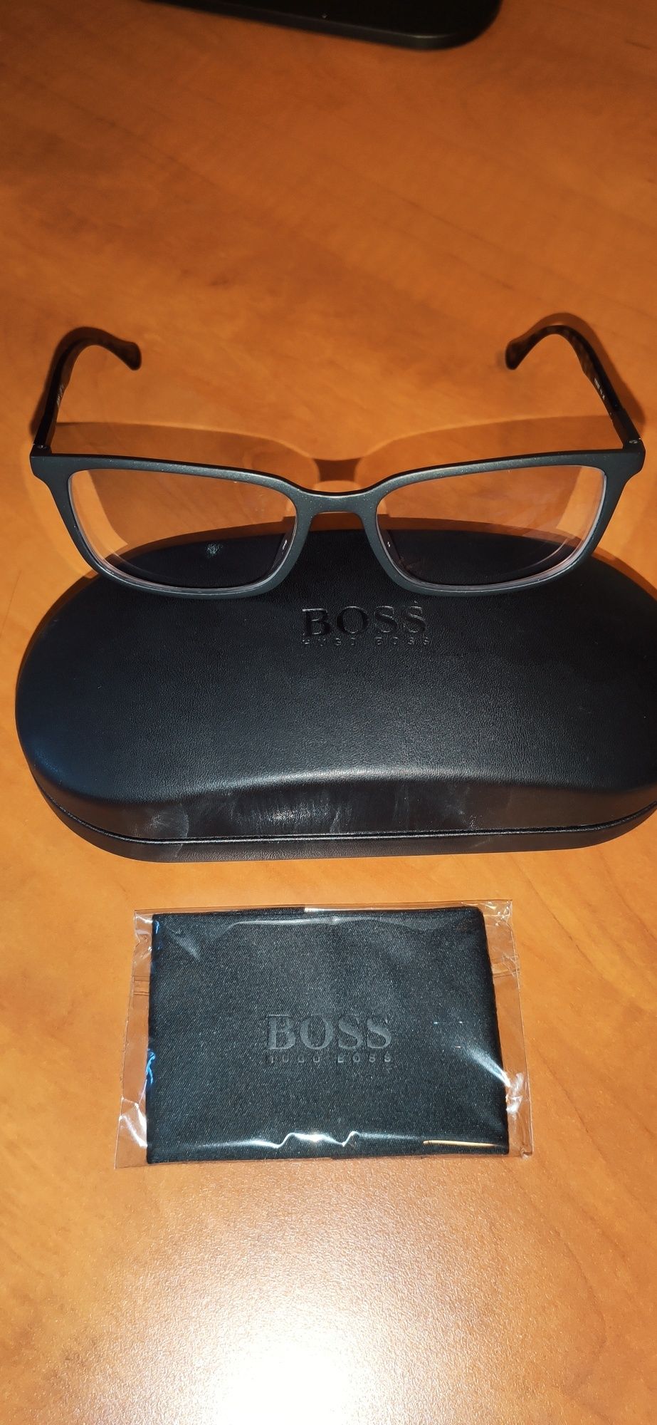 Ochelari de vedere, ramă Hugo Boss, lentile progresive, marca Essilor