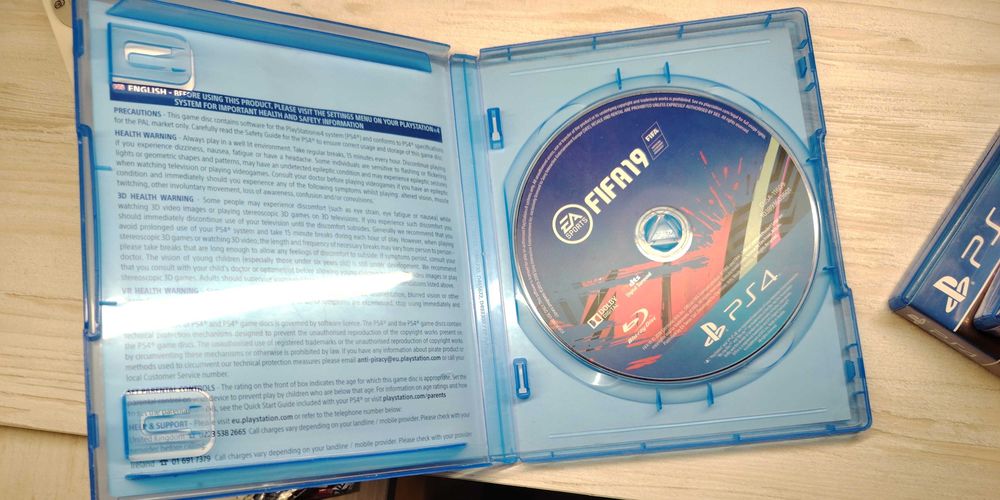 Продавам 3 игри комплект с акаунт за Playstation 4