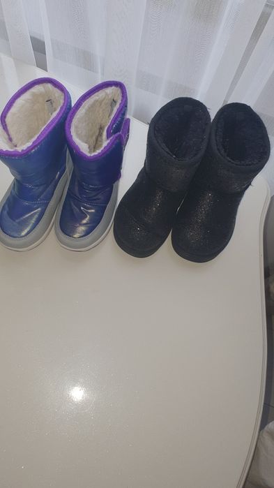 Doua perechi cizmulițe fetite