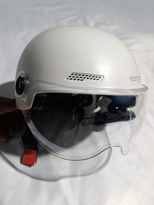 Yangi shlem sotiladi skuter kaska