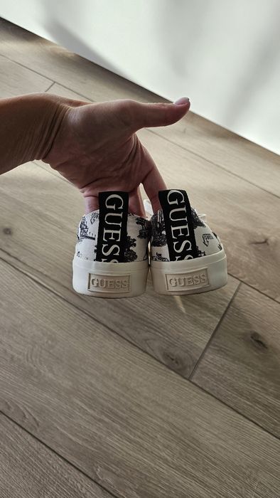 Шарени Кецове Guess
