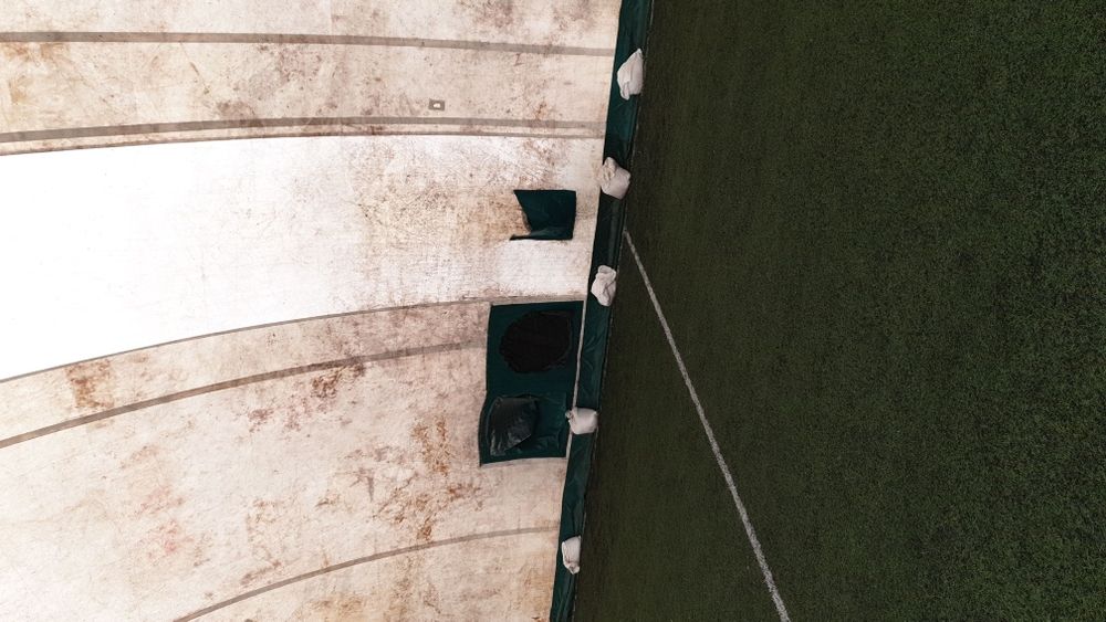 Afacere.  balon presostatic teren fotbal