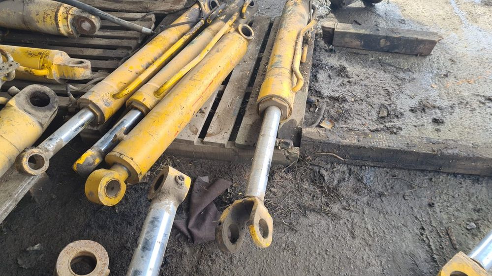 Vând cilindri încărcător frontal jcb