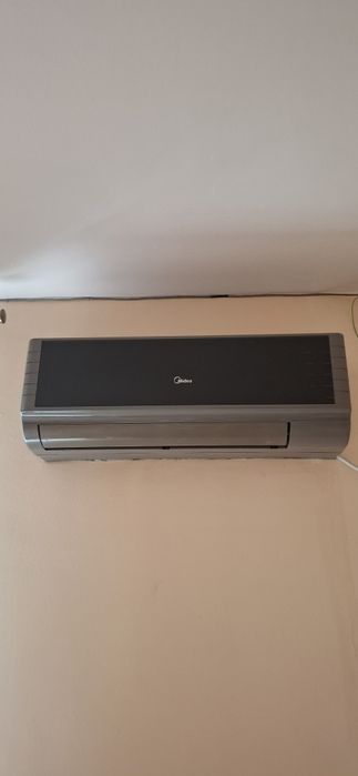 Климатик Midea,черен