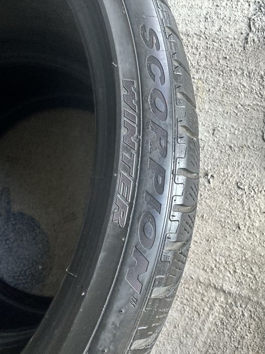 285/35 R22 Pirelli Scorpion Winter