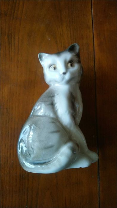 Порцеланова фигура " котка ".
