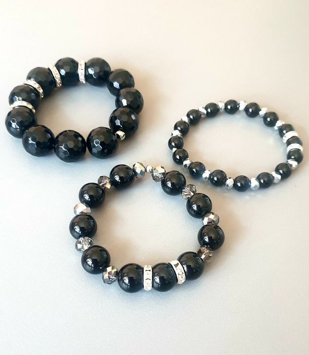 Гривни от естествени камъни