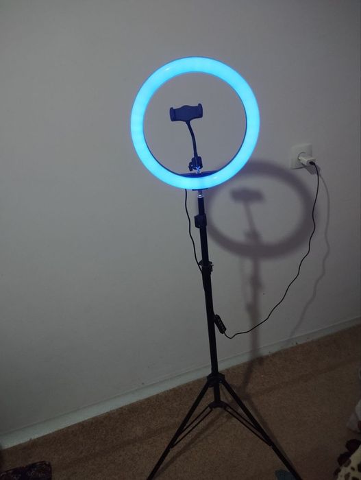 Штатив с лампой.