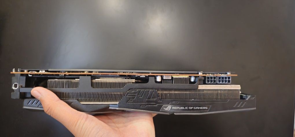 Rx 5700 Asus rog strix