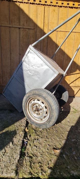 Carucior din metal roti auto