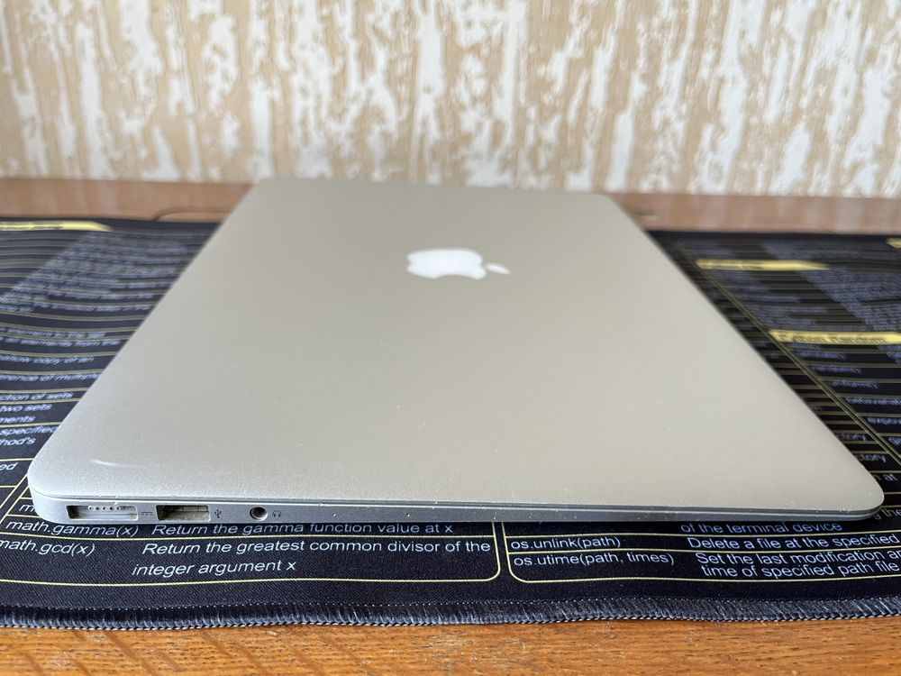 Продава се Macbook Air 13 2017
