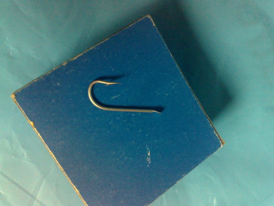 100 Carlige pescuit VMC carbon + 2 role fir, 3 Mulinete vintage