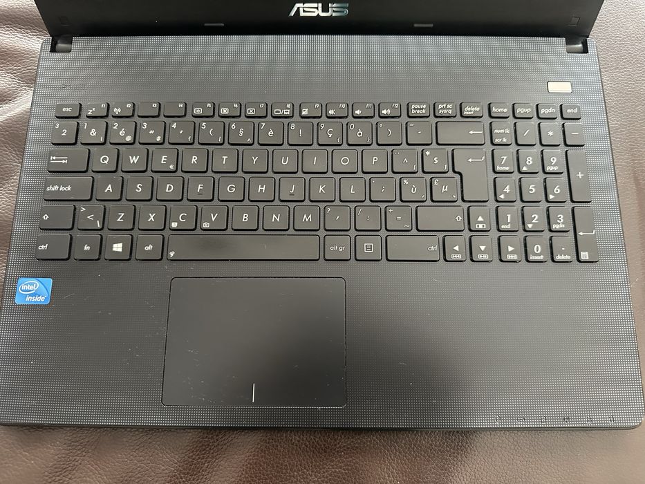 Лаптоп ASUS x501A