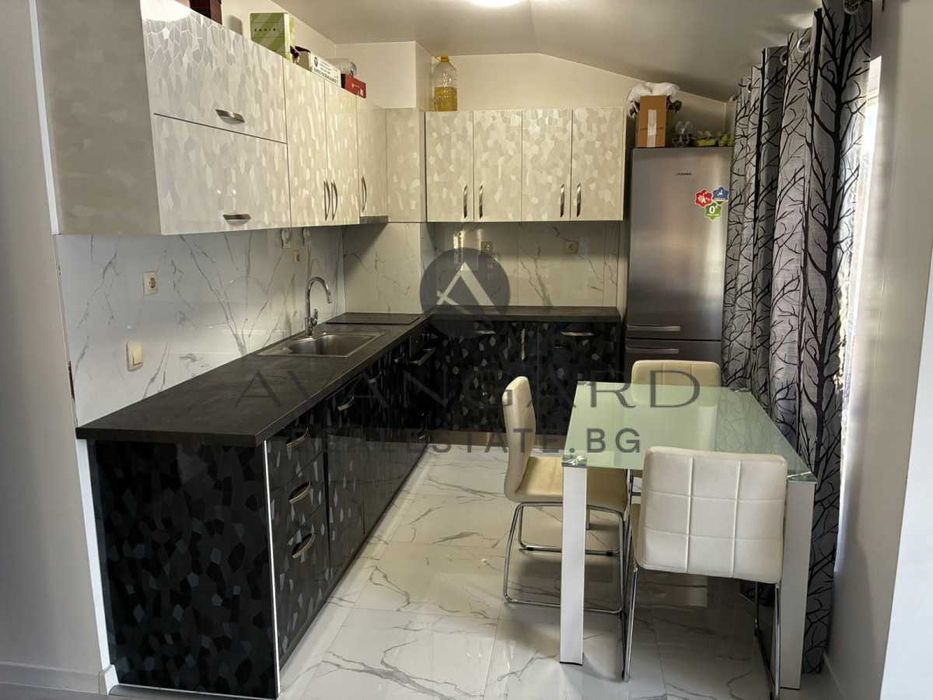 Продава се Тристаен апартамент в Пловдив, Център - 145 кв.м за 1970 €/кв.м - Снимка #2