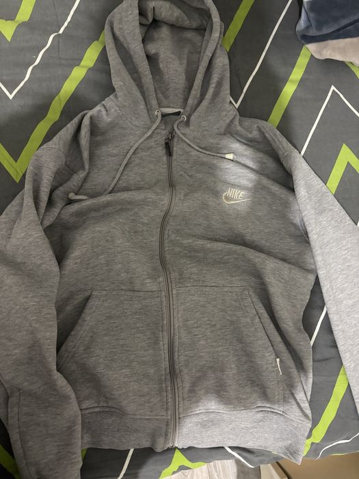 зипка nike серая.
