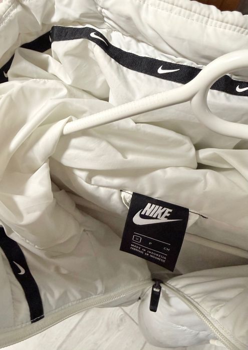 Зимно дамско яке Nike