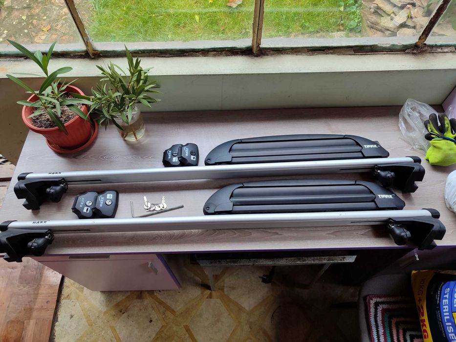 напречни греди Hakr + ски багажник Thule