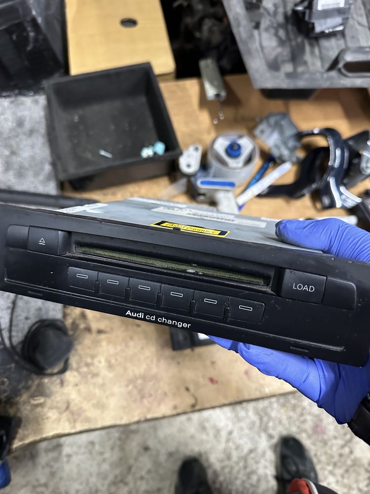 CD Changer чейнджър за Audi Q7 2006-11 Ауди кю 4L0035111