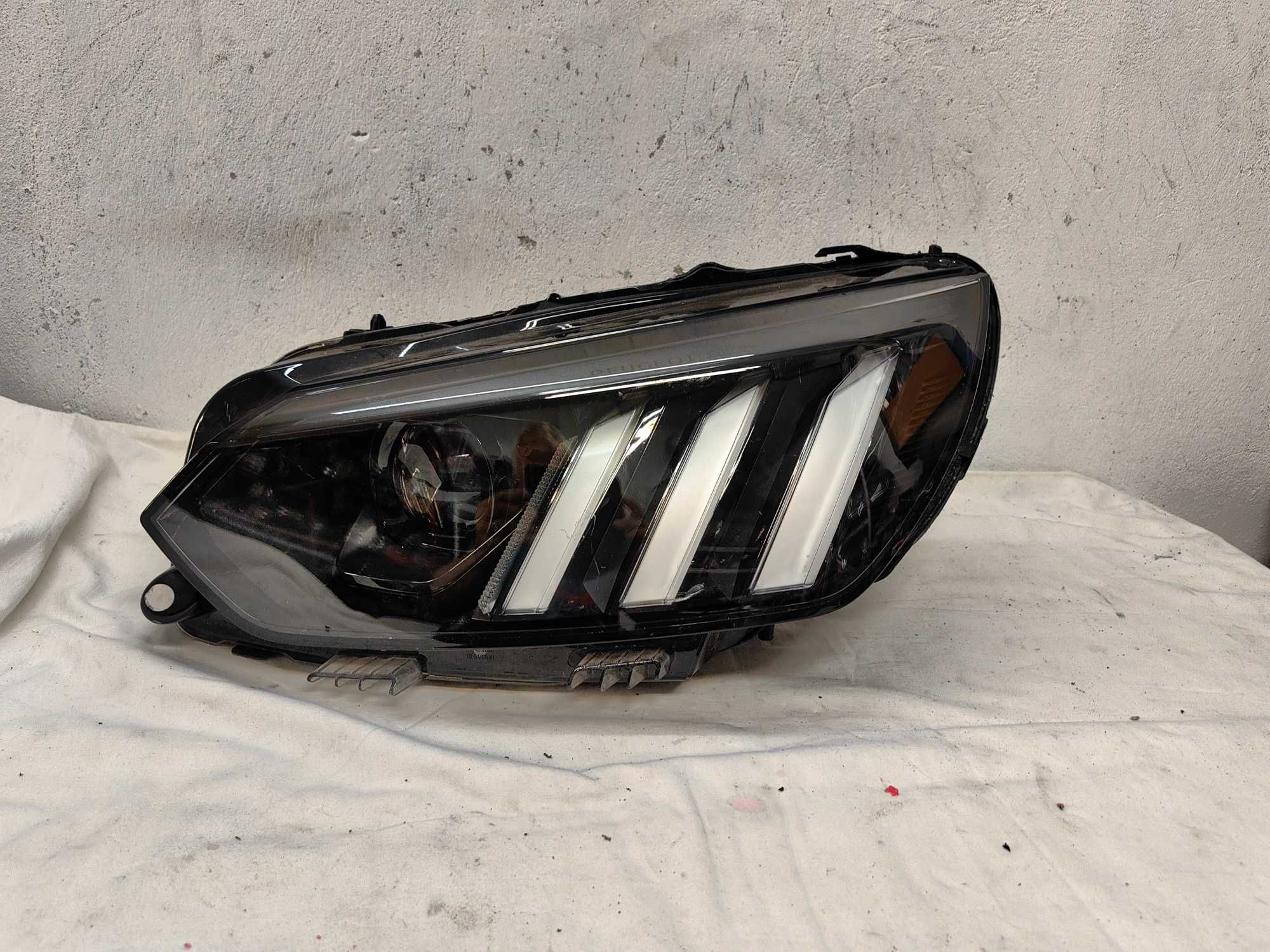 Оригинален фар Пежо 208 Peugeot 208 Full Led