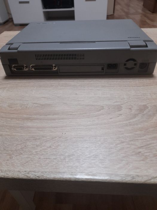 Ретро лаптоп Тошиба Сателите про 405CS