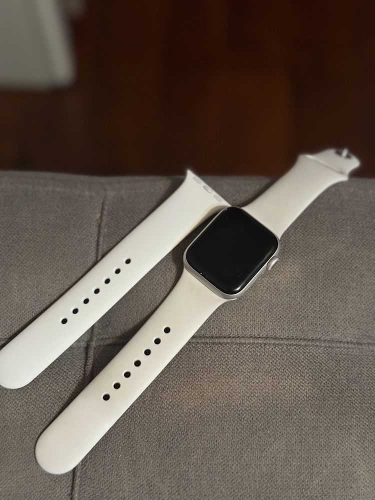Apple watch 6 series белая 40 мм