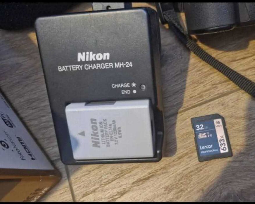 DSLR Nikon D5300+Obiectiv AF-P 18-55mm VR + Baterie+Geanta+Card 32GB