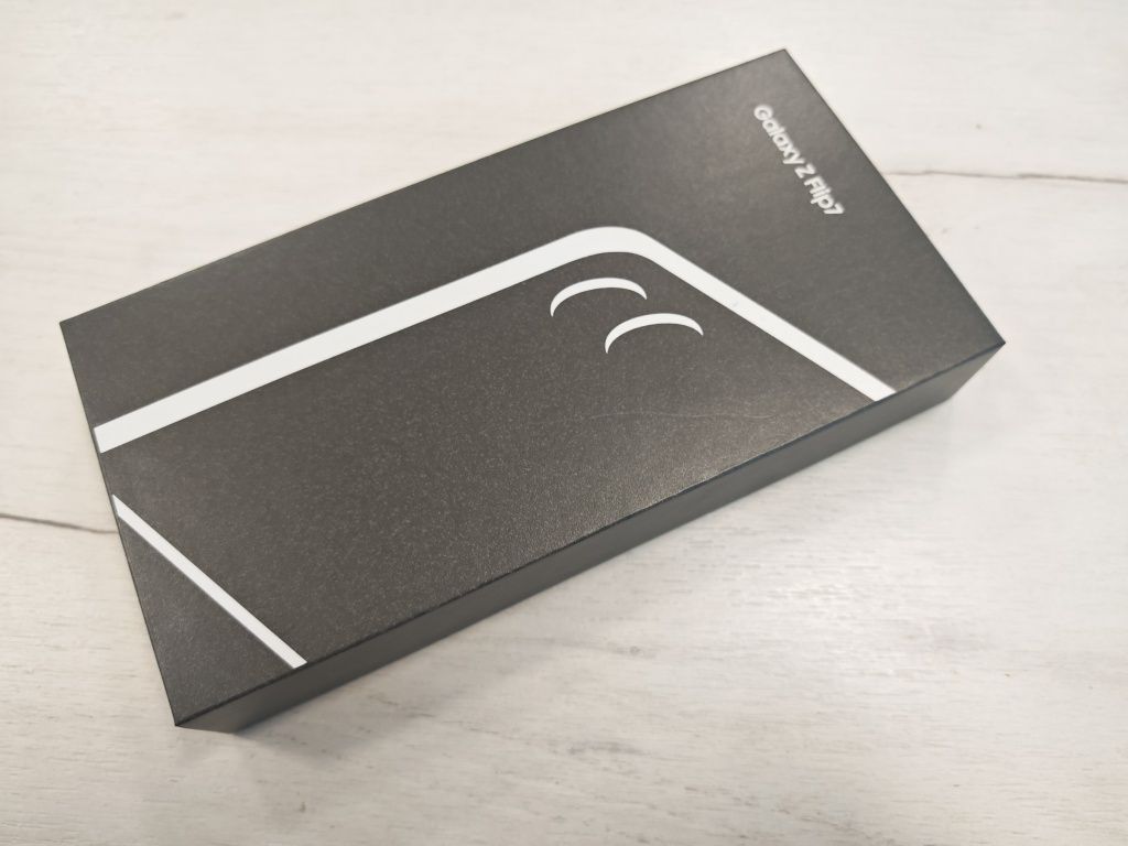Бартер Нов! Samsung Galaxy Z Flip7 5G 12GB RAM 512 GB ROM