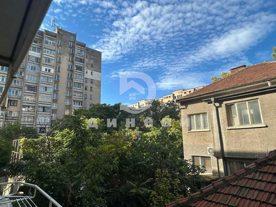 Продава двустаен апартамент в кв. Ремиза